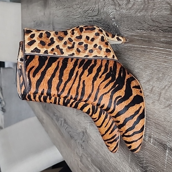 NEW! Matisse Shaker Leather and Rea Calfl Fur Animal Print Booties Boots Size 7 - Picture 2 of 10